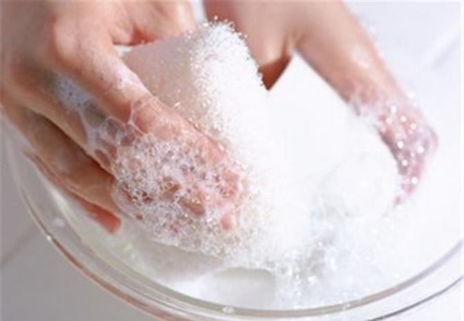 餐具洗涤剂用量越多，浸泡时间越长越好？