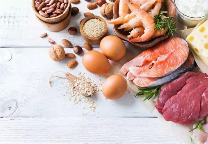 保证均衡营养搭配，提高自身抗病能力